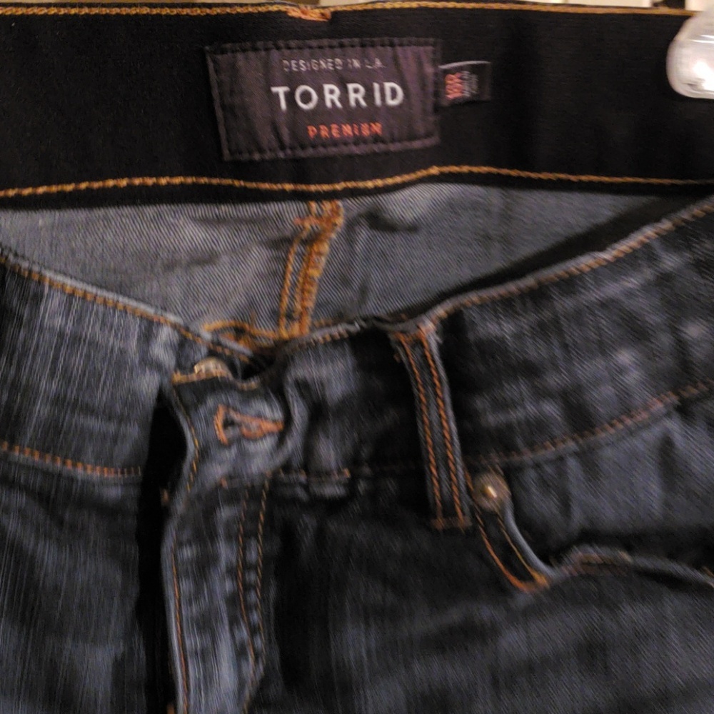 Really cute wash on these  bombshell skinny jeans